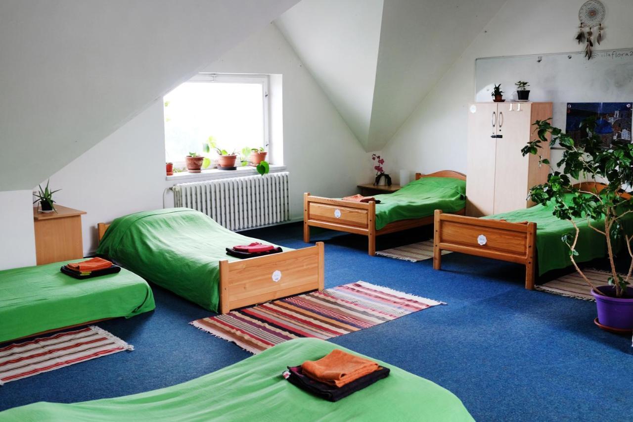 Hostel Vila Flora *